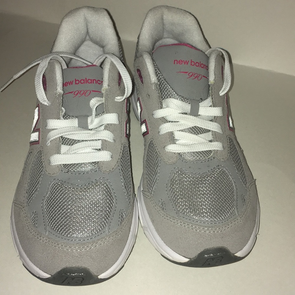 New Balance Misses athletic sneakers Sz 7 no tags